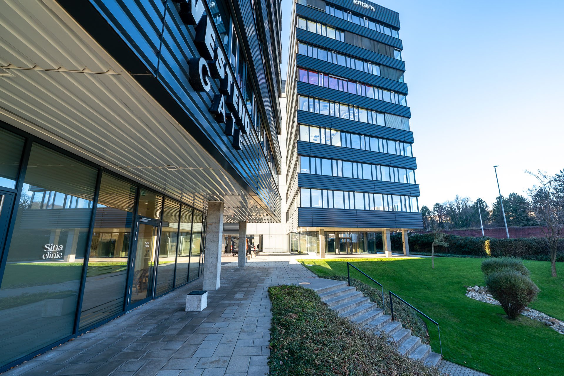 Vstup do budovy kliniky